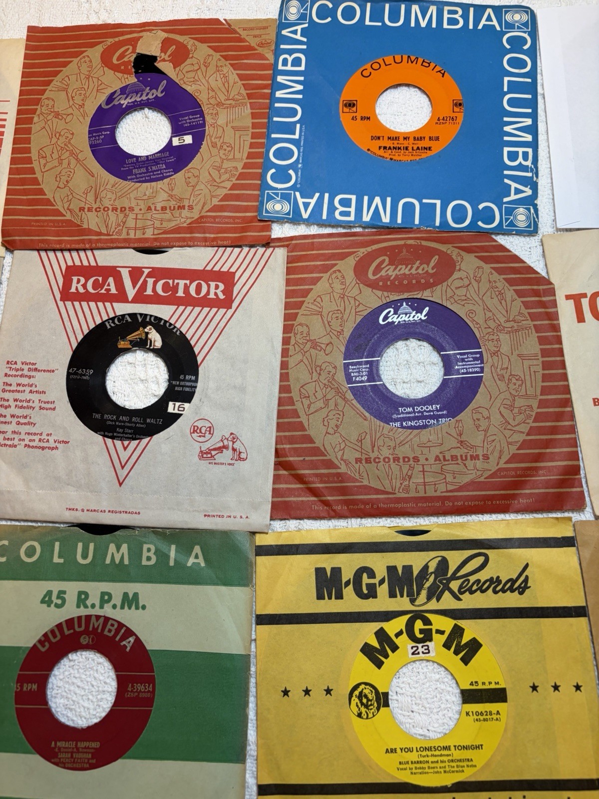 THOUSANDS of 1950s 45’s Sold in random lots of 100 w/company/white Sleeves