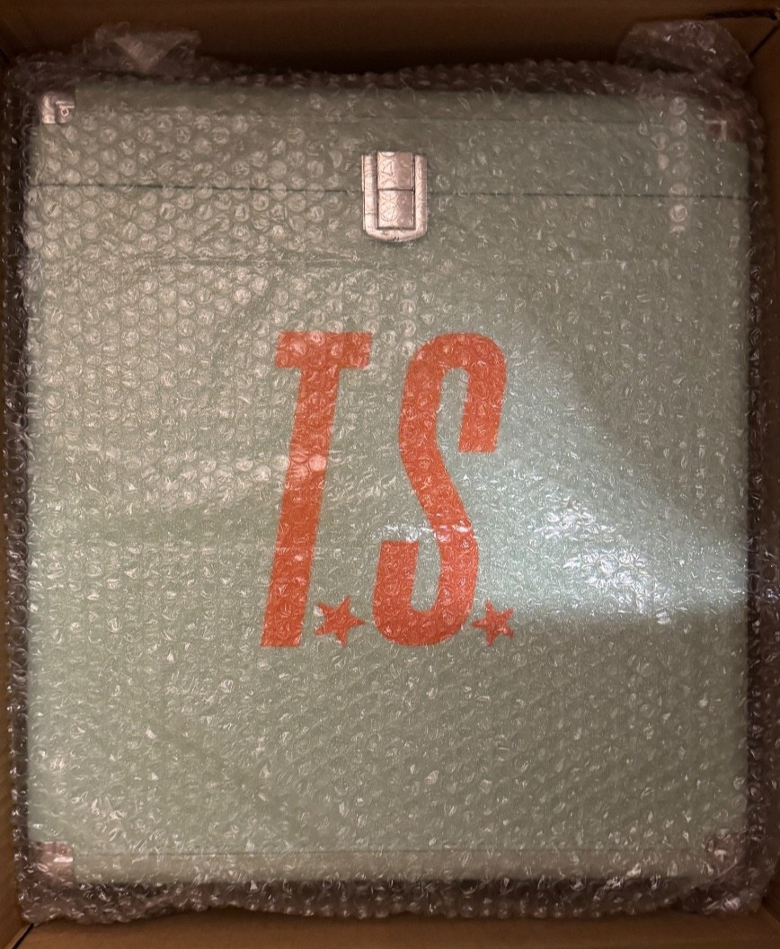 Taylor Swift The Life Of A Showgirl Vinyl Case New In Hand 🔥FAST SHIP🔥