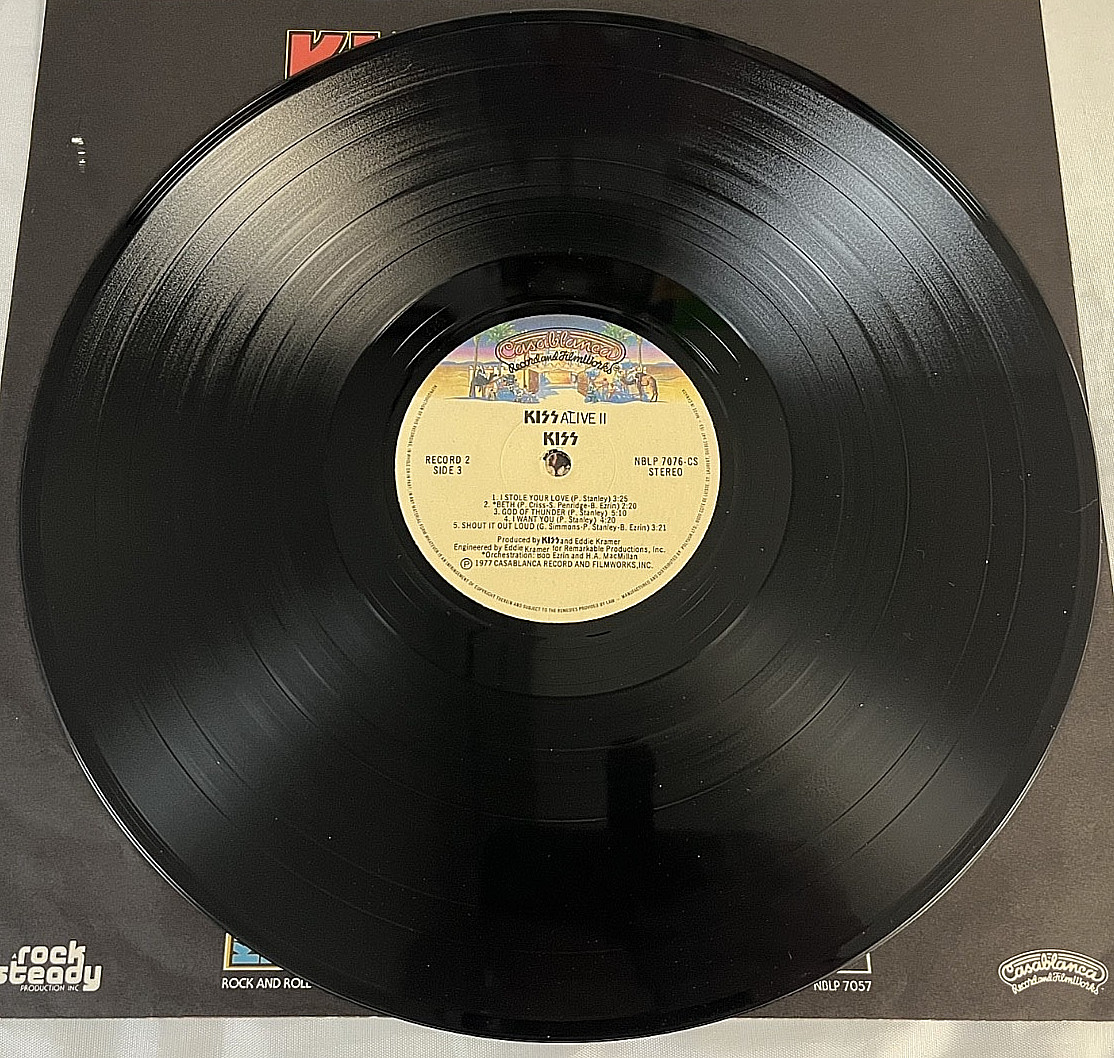 KISS ALIVE II Canada 2XLP Vinyl Tattoos Booklet Sleeves Polydor Ace Aucoin VG+