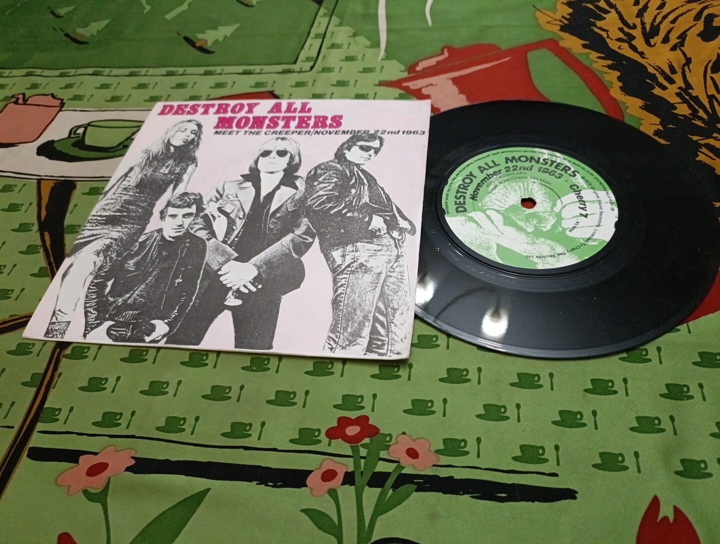 Destroy All Monsters Meet The Creeper / November 22nd 1963 Stooges VG/EX 7″ BoxP