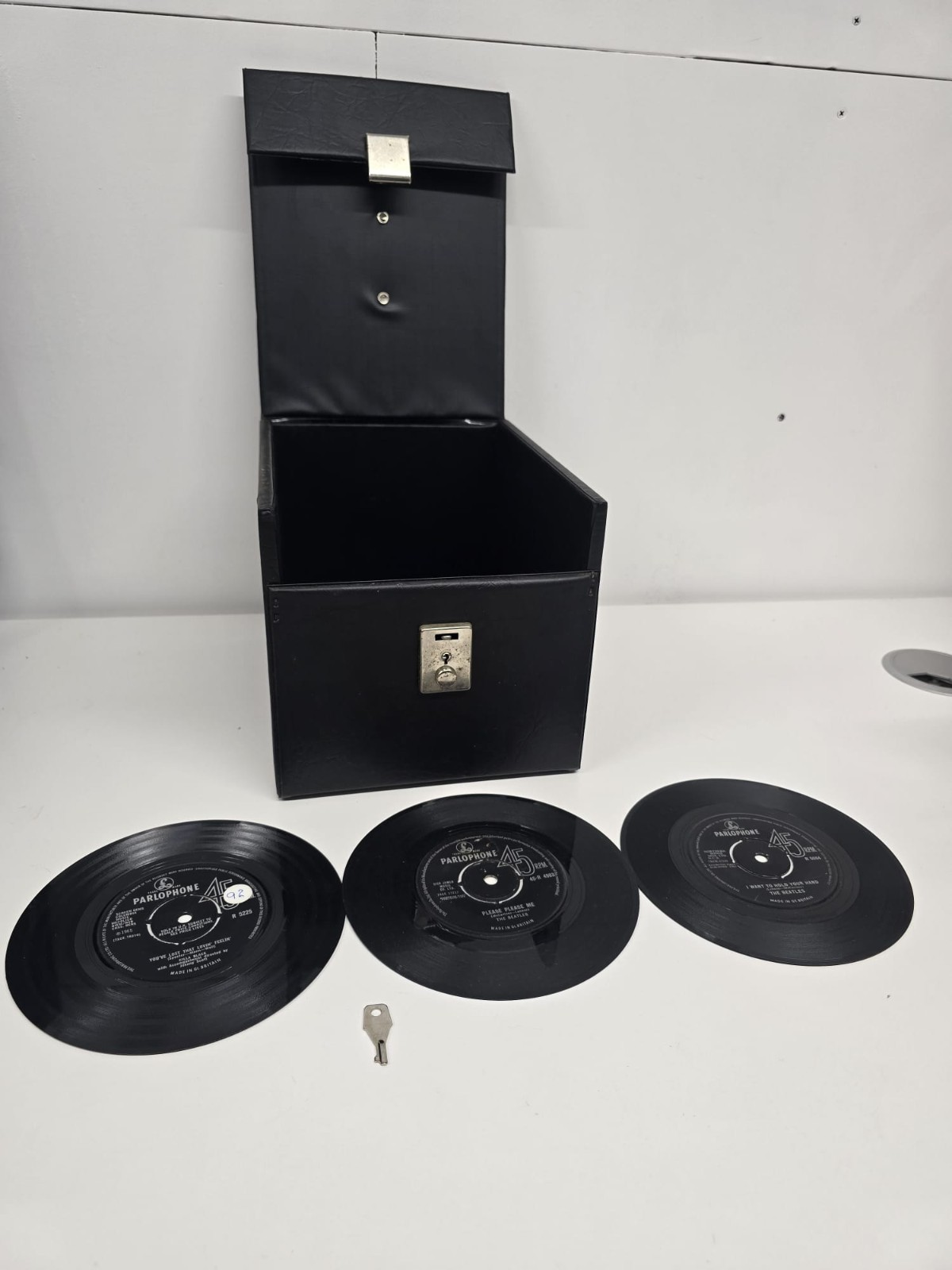 Vintage 7″ Vinyl Record Case Box, Key & The Beatles Parlophone 45s Bundle Lot